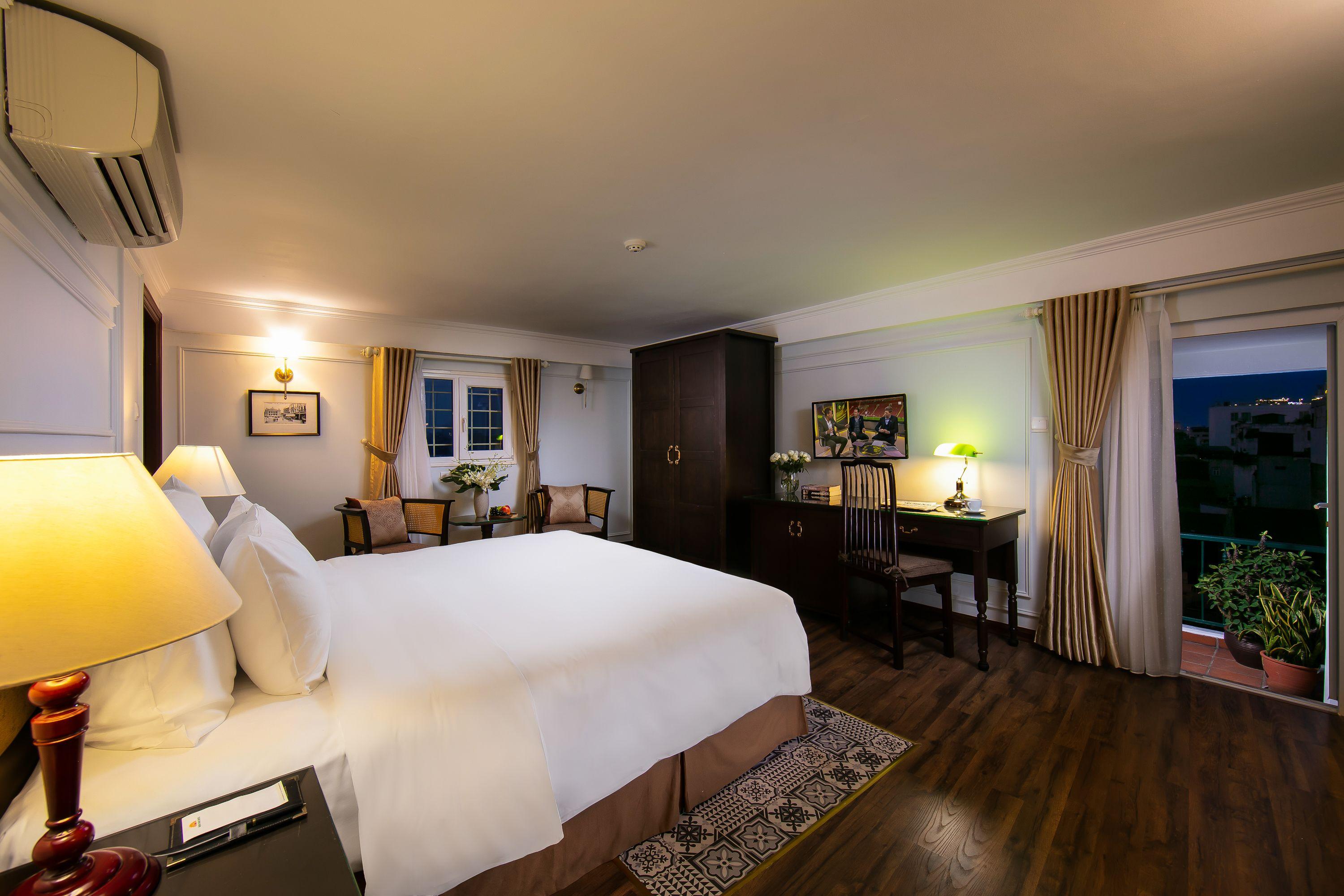 Dynastie Suite Balcony